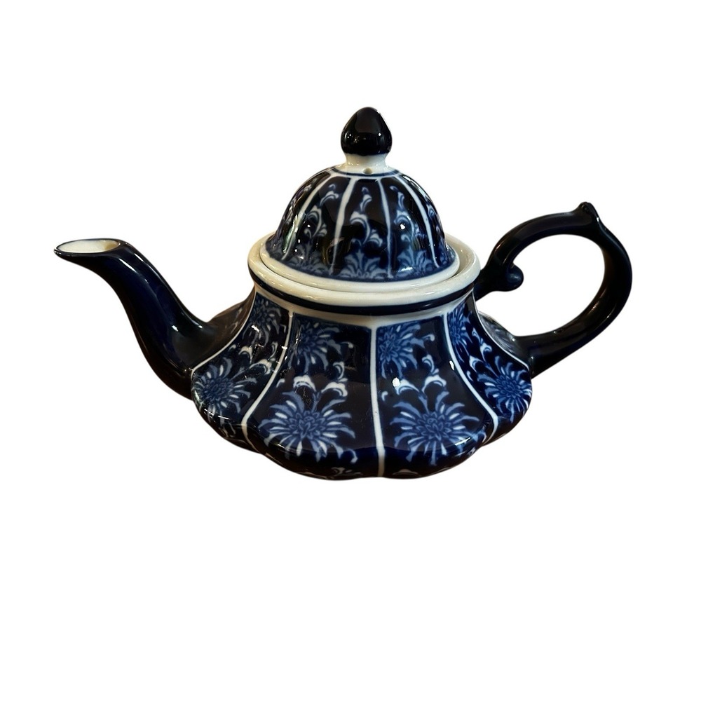 Bombay Blue and White Porcelain Teapot‎ with Lid 5.5" tall Vintage